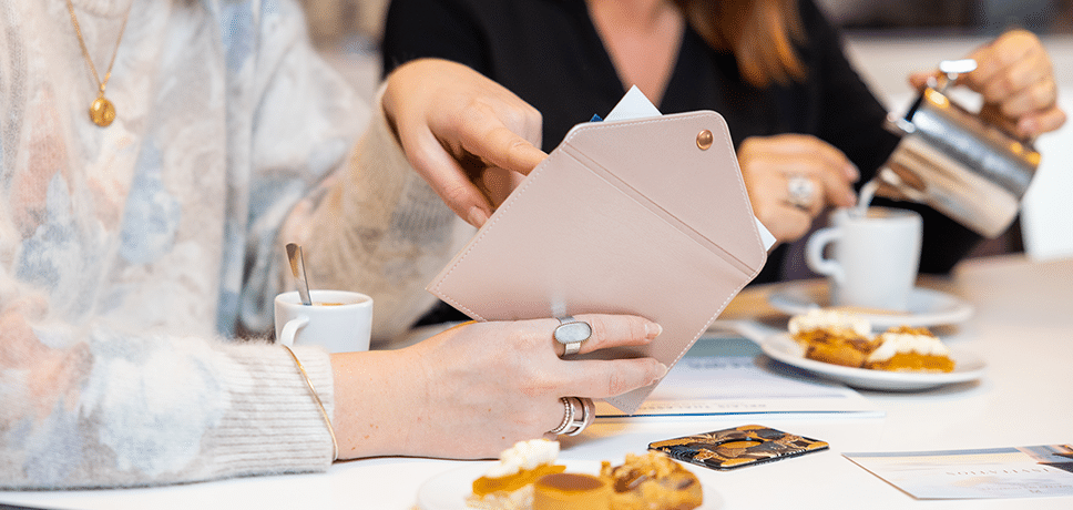 petite maroquinerie color pop fabrication française etui en pvc protège carnet de santé document de voyage permis de conduire assurance carte grise